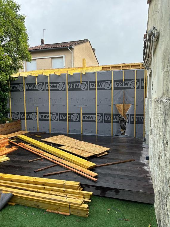 Pose d'un bardage bois sur ossature en Gironde