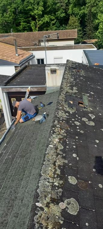 Dépose de l'ancienne couverture avant rénovation en Gironde